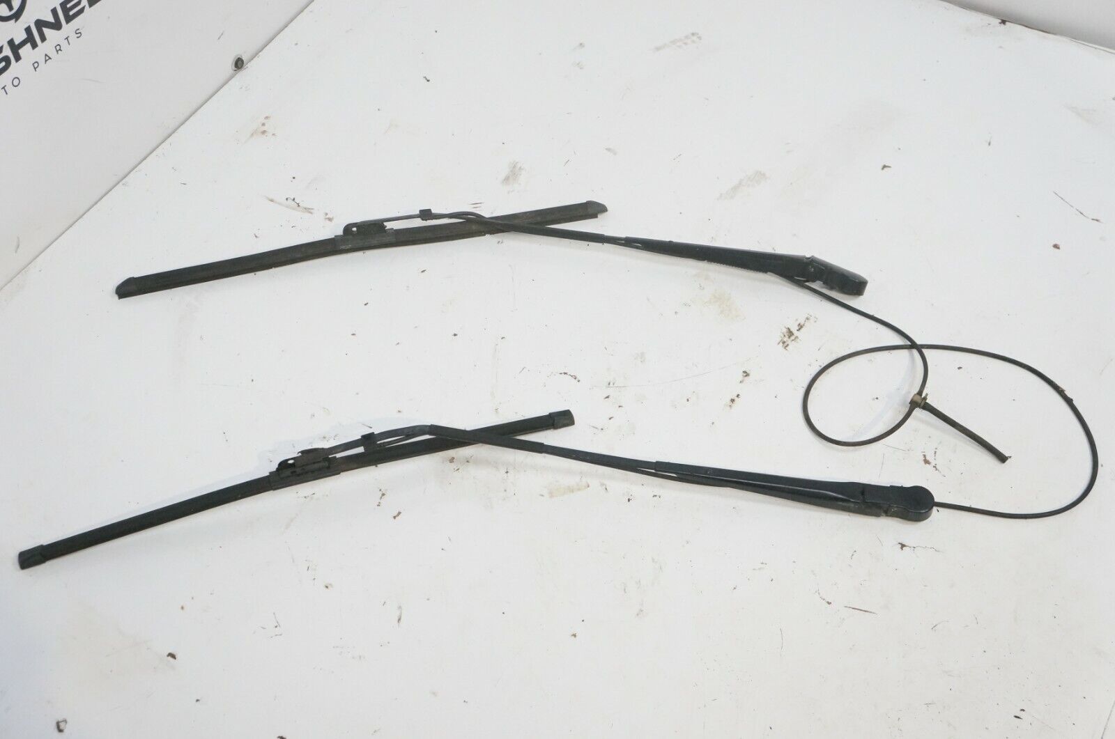 2005 International 4300 Left/Driver Right/Passenger Wiper Arms  5870846 - Alshned Auto Parts