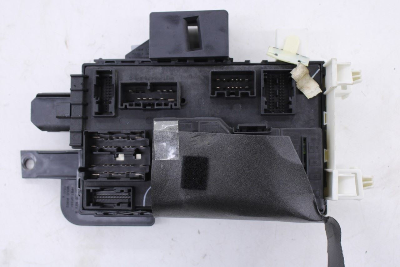 2010-2014 Ford Mustang Conv V6 Fuse Box Body Computer Control Module BCM BCU0