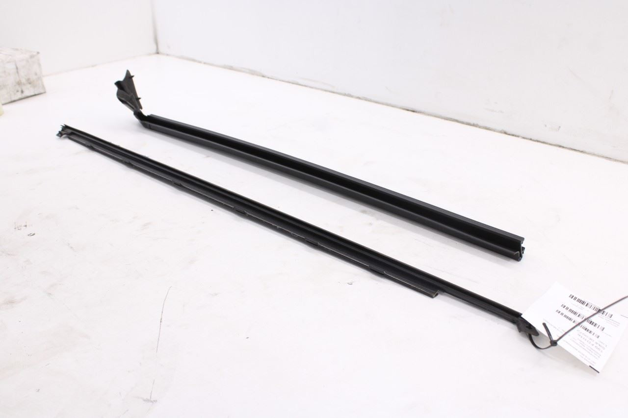 15-23 Ford Mustang Conv V6 2Dr Front Right Door Outer w/ Inner Belt Weatherstrip10