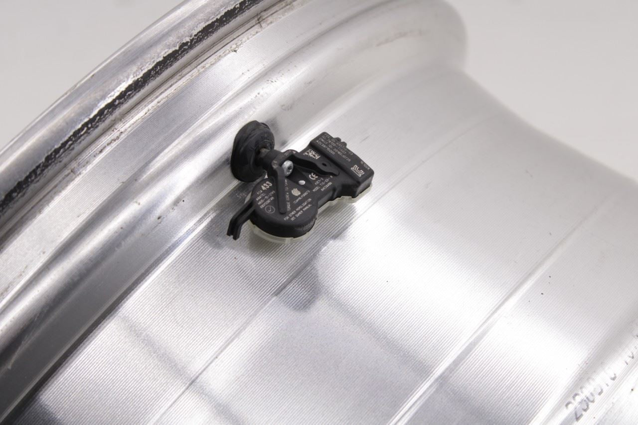 2017-2020 Chrysler Pacifica Limited Aluminum Wheel R18x7.5J 5 Y Spoke *ReaD* - Alshned Auto Parts