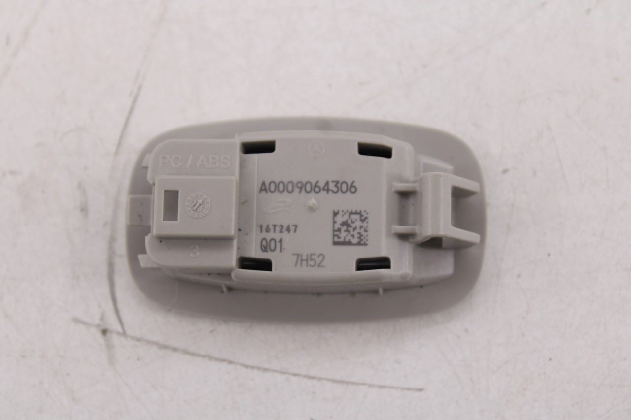 2015-2018 Mercedes-Benz C300 4Matic Inner Front Roof Overhead Console 000900900721