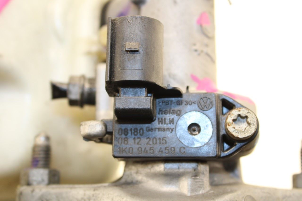 2014-2019 Volkswagen Passat SE Brake Booster w/ Master Cylinder w/ Reservoir - Alshned Auto Parts