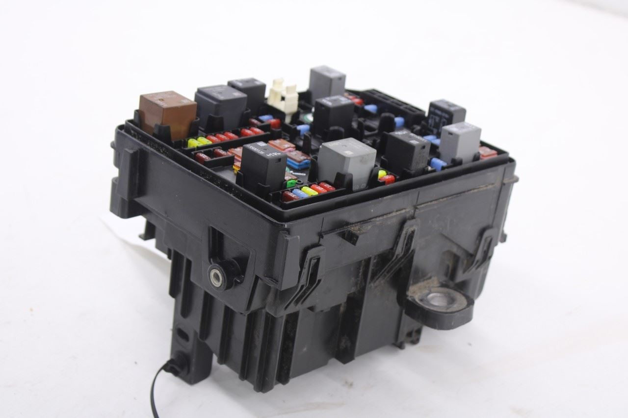 2018-21 Chevrolet Equinox LT 1.5L Engine Bay Fuse Relay Junction Block 232466826