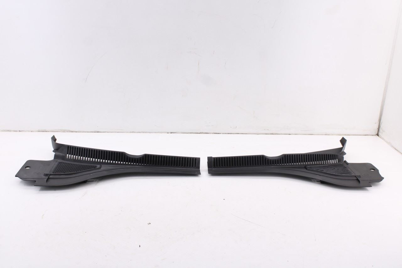 2019-2026 Volkswagen Jetta SE Front Windshield Cowl Vent Panel 17B-819-404-A OEM0