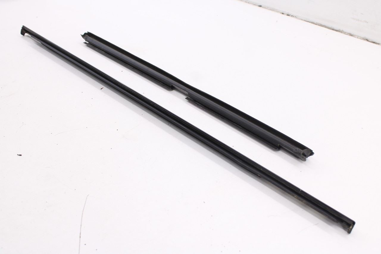 11-18 Porsche Cayenne S Rear Left Door Outer and Inner Belt Molding Weatherstrip4
