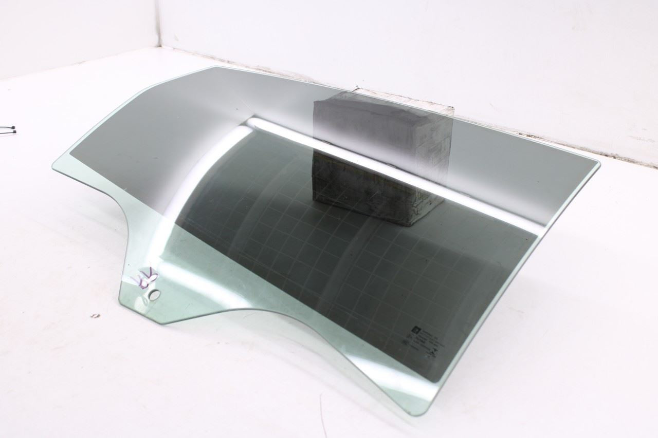 2017-2019 Buick LaCrosse Premium Rear Right Door Window Movable Glass 229739913