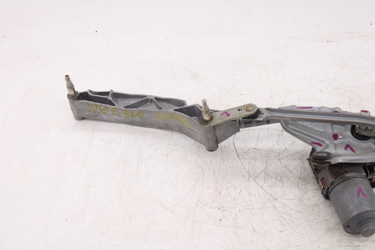 2003-06 Mercedes-Benz E500 Front Windshield Wiper Transmission Linkage w/ Motor3