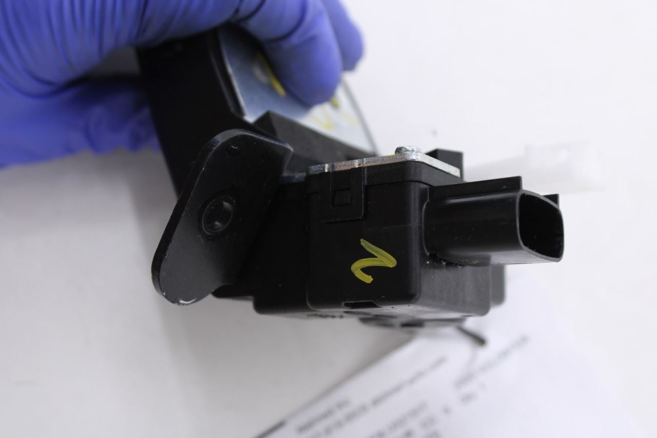 2019-21 Hyundai Veloster Rear Liftgate Tailgate Latch Lock Actuator 81230-J30008