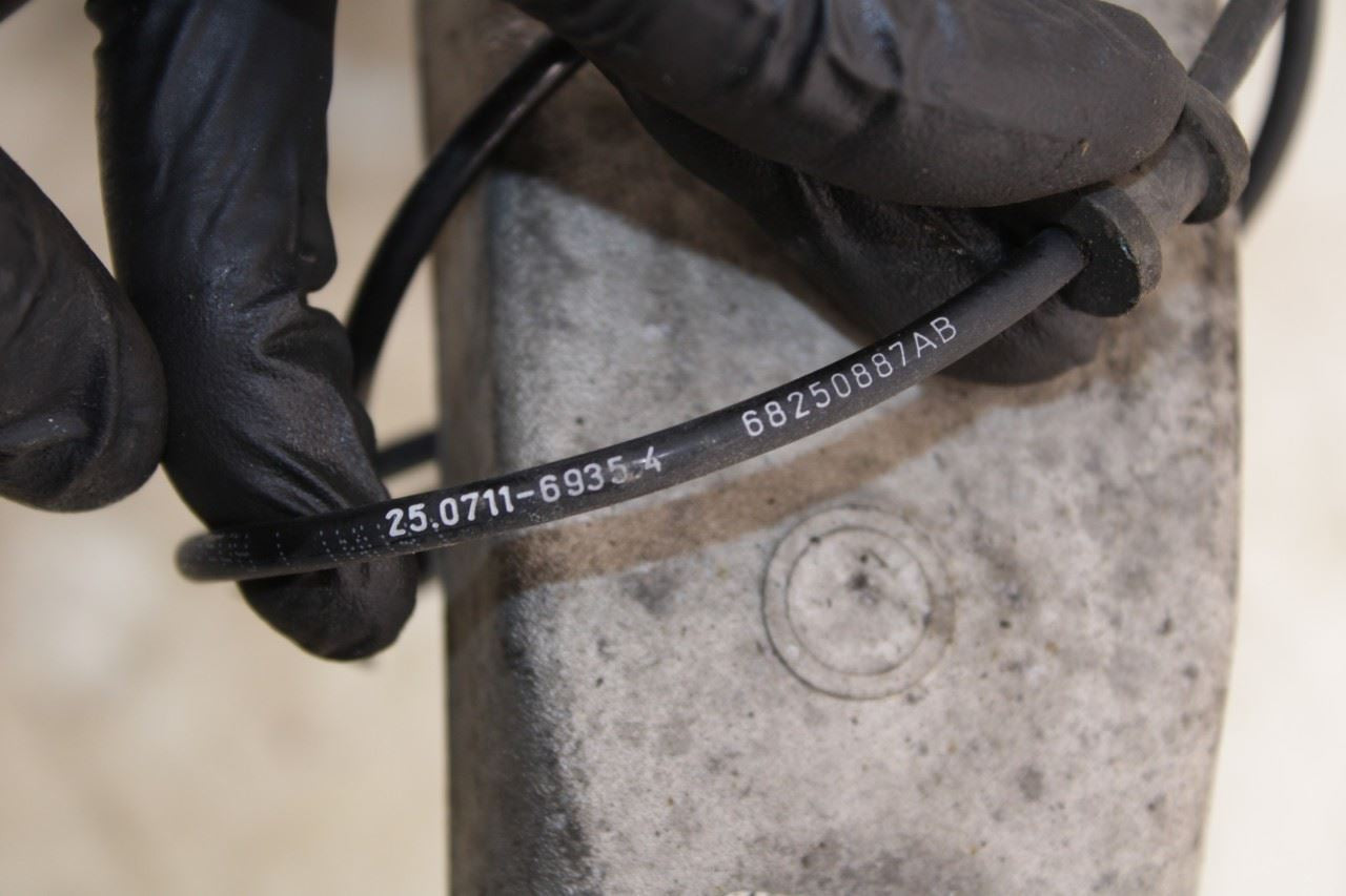 2016-2021 Jeep Grand Cherokee Summit Front Left Driver Side Spindle Knuckle Hub - Alshned Auto Parts