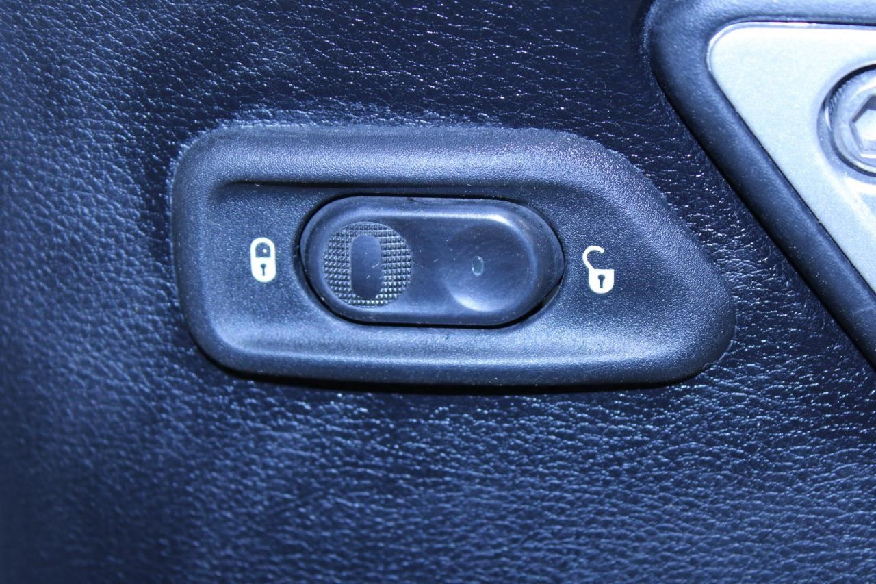 2011-2017 Jeep Wrangler Sahara Front Right Passenger Door Trim Panel 1QJ36DX9AF - Alshned Auto Parts