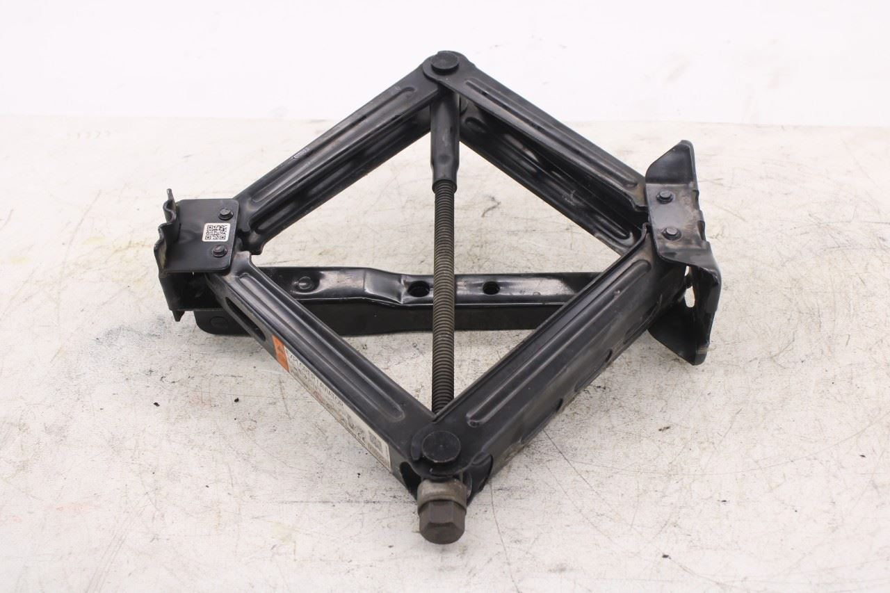 2020-26 Ford Explorer Interceptor Scissor Lift Jack and Tool Kit LB5C-17A078-AA6