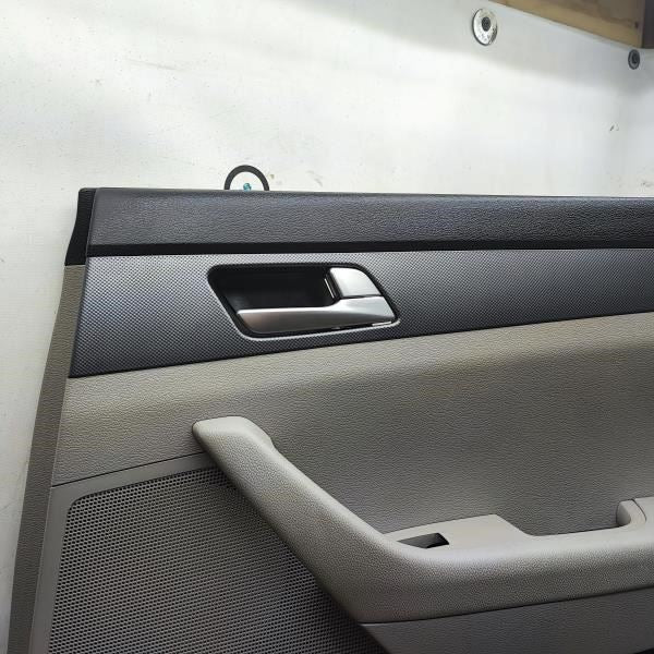 2015-2017 Hyundai Sonata SE Rear Right Side Door Trim Panel 83302-C2000TGG OEM4