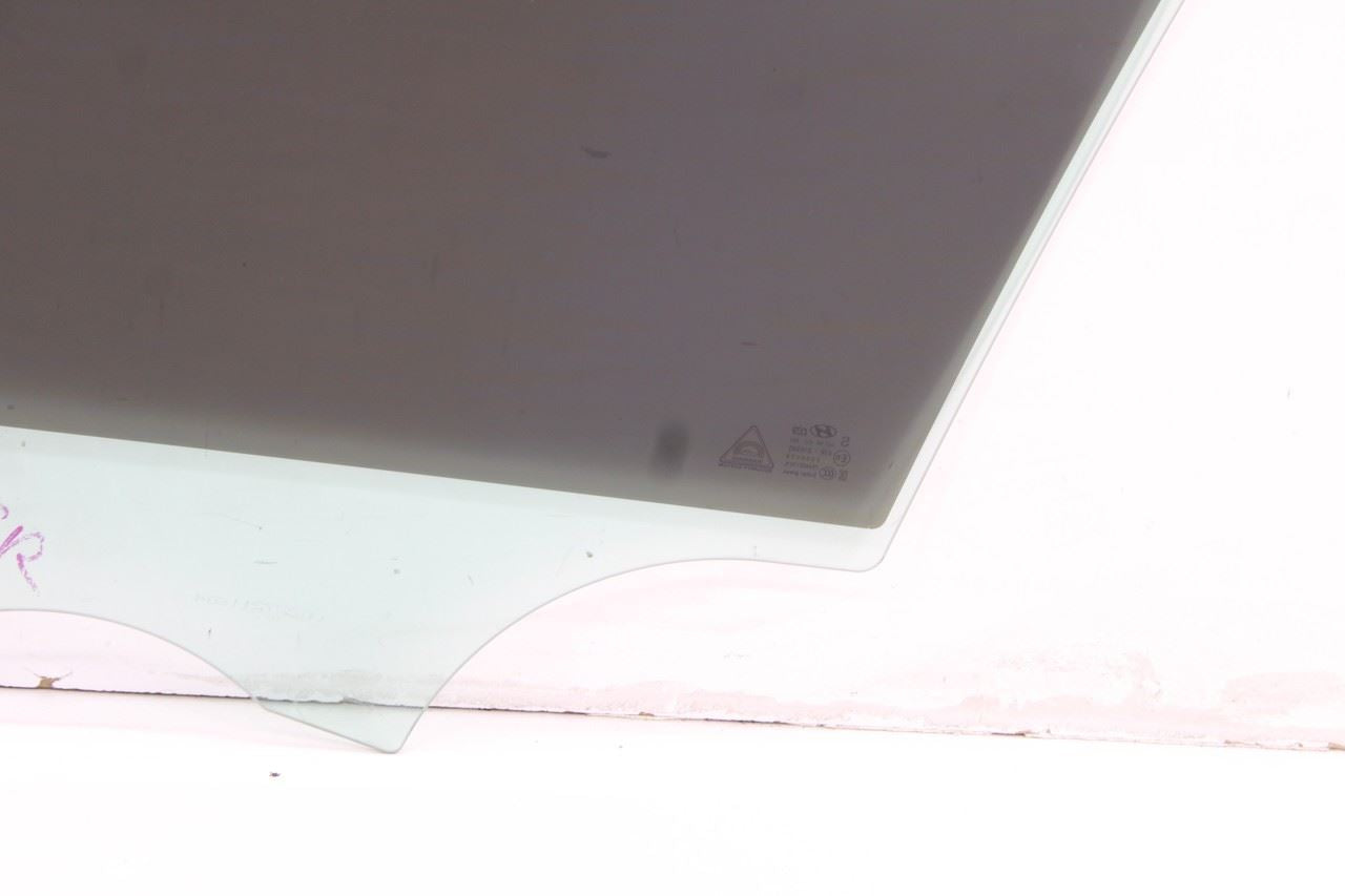 19-2023 Hyundai Santa Fe SEL Front Right Side Door Window Glass 82421-S2000 OEM - Alshned Auto Parts
