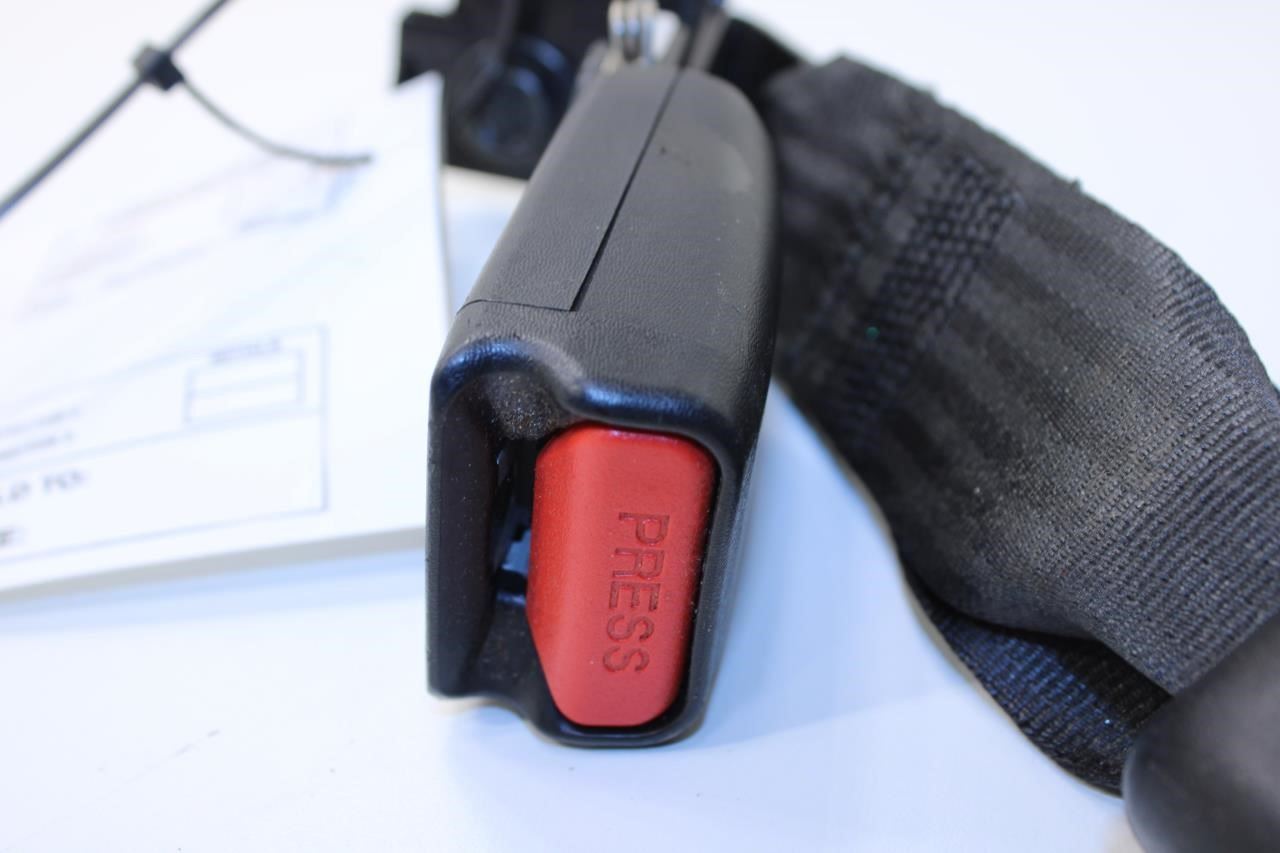 2020-22 Hyundai Sonata SE Rear Center Left Side Seat Belt Buckle 898A0-L0000 OEM - Alshned Auto Parts