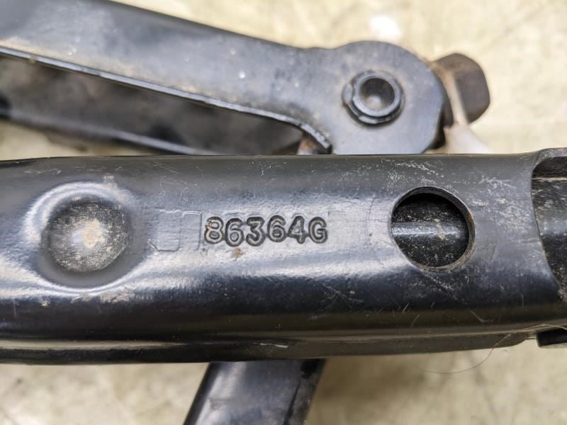 2007-17 Jeep Patriot 2.4L AWD Emergency Lifting Jack w/ Wheel Wrench 05105920AB6