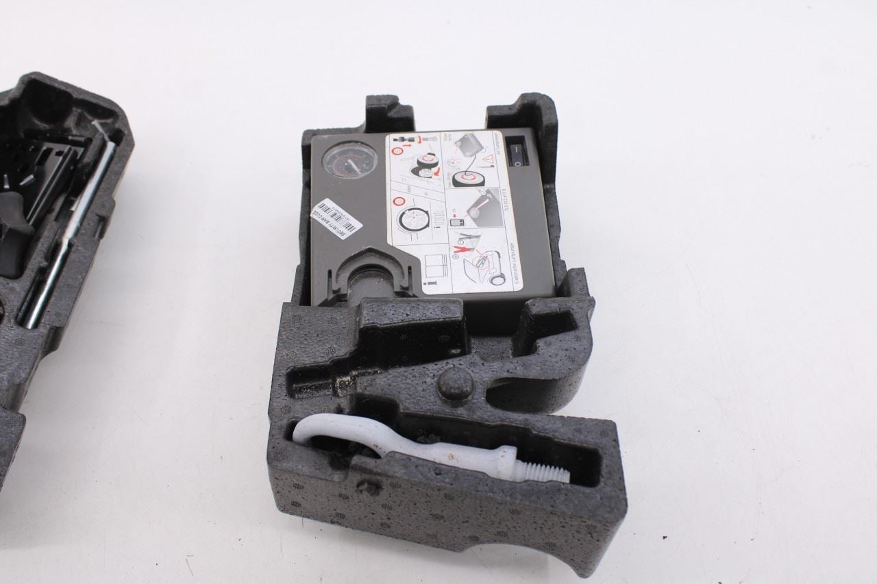 2011-18 Porsche Cayenne S Lifting Jack and Tool Kit w/ Containers and Compressor9