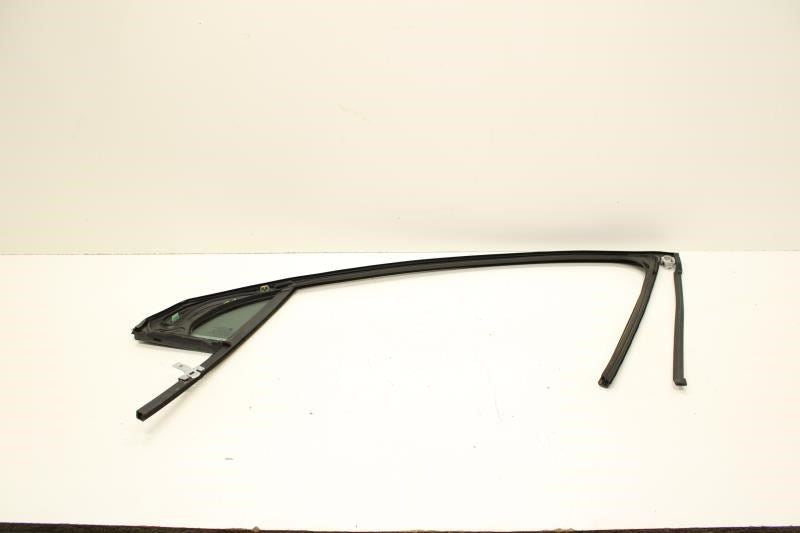 18-24 Buick Enclave Front Right Door Run Channel Vent Window Glass 85101985 OEM - Alshned Auto Parts