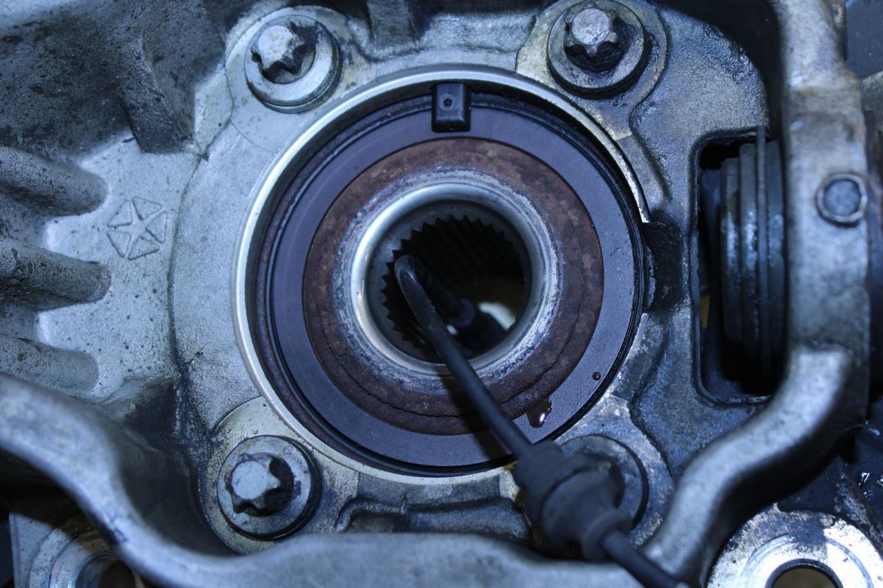 2014-18 Jeep Cherokee 75th Anniversary Front Right Spindle Knuckle Hub 4877206AE - Alshned Auto Parts