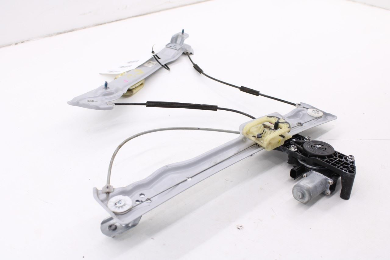 2018-2024 Chevrolet Equinox LT Front Right Side Door Window Regulator w/ Motor9