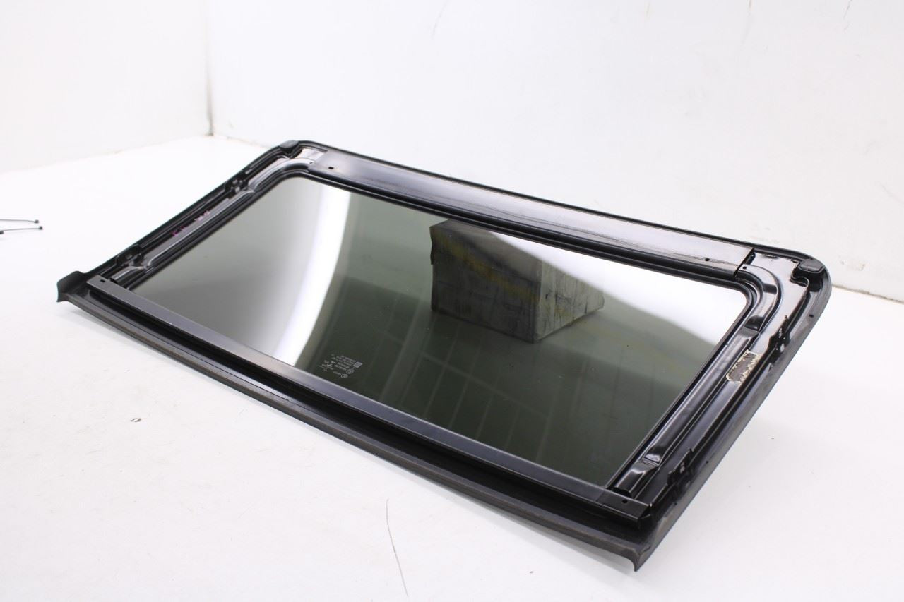 2017-2019 Buick LaCrosse Premium Roof Window Front Sunroof Panel Glass 841177358