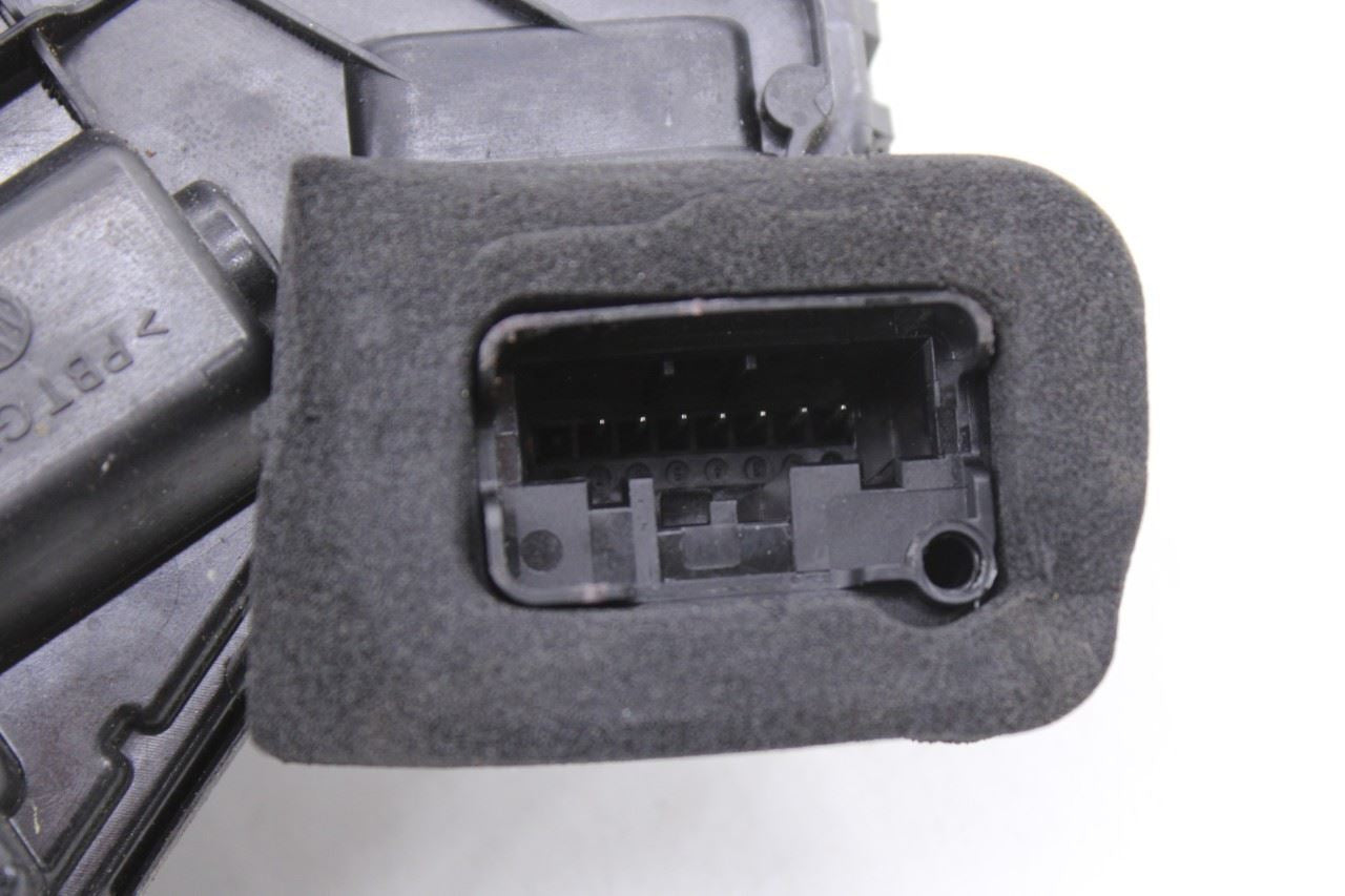 2019-26 Volkswagen Jetta SE Rear Left Door Lock Latch Actuator w/ Handle Bracket10