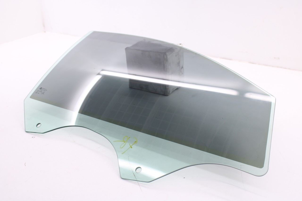 2018-24 Chevrolet Equinox LT Front Right Door Window Movable Glass 84398671 OEM3