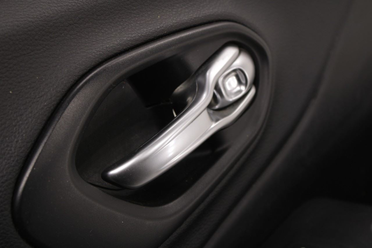 2019-20 Jeep Cherokee Latitude Front Right Passenger Door Trim Panel 6CH781X9AB - Alshned Auto Parts