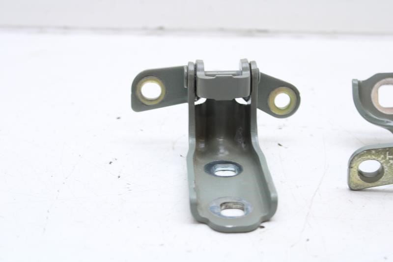 2024-25 Chevrolet Trax Front Right Side Door Hinge Upper and Lower 13501715 OEM - Alshned Auto Parts