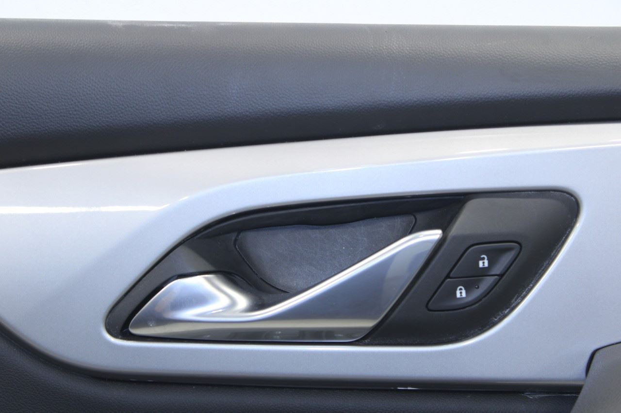 2019-2022 Chevrolet Blazer 2LT Front Left Driver Side Door Trim Panel 84997668 - Alshned Auto Parts