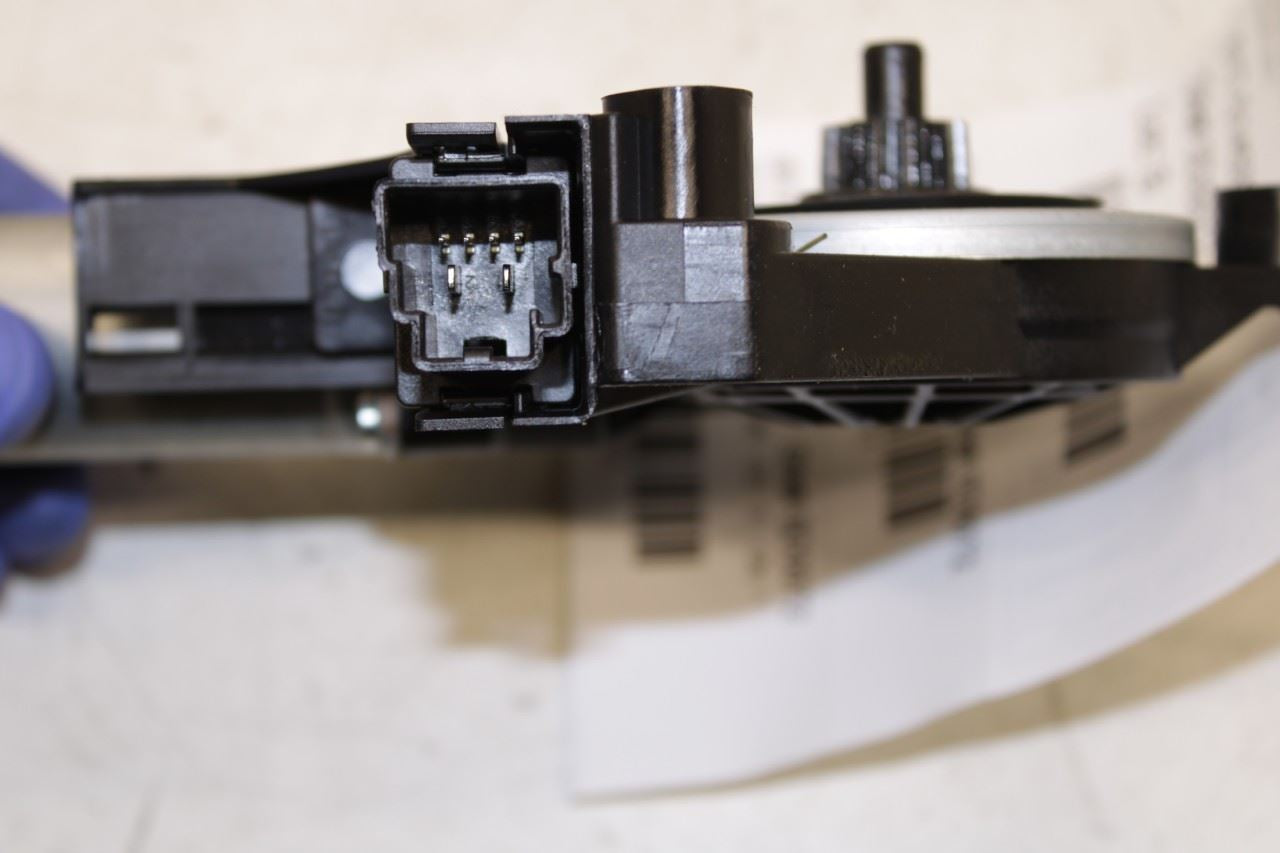 2015-2018 Volvo S60 T5 Premier Front Right Side Power Window Motor 31253062 OEM - Alshned Auto Parts
