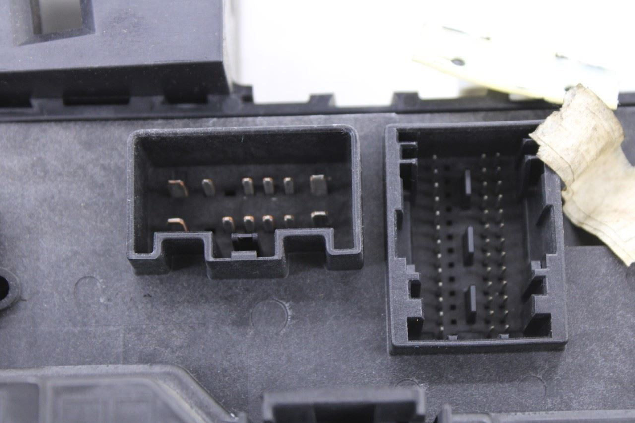 2010-2014 Ford Mustang Conv V6 Fuse Box Body Computer Control Module BCM BCU6