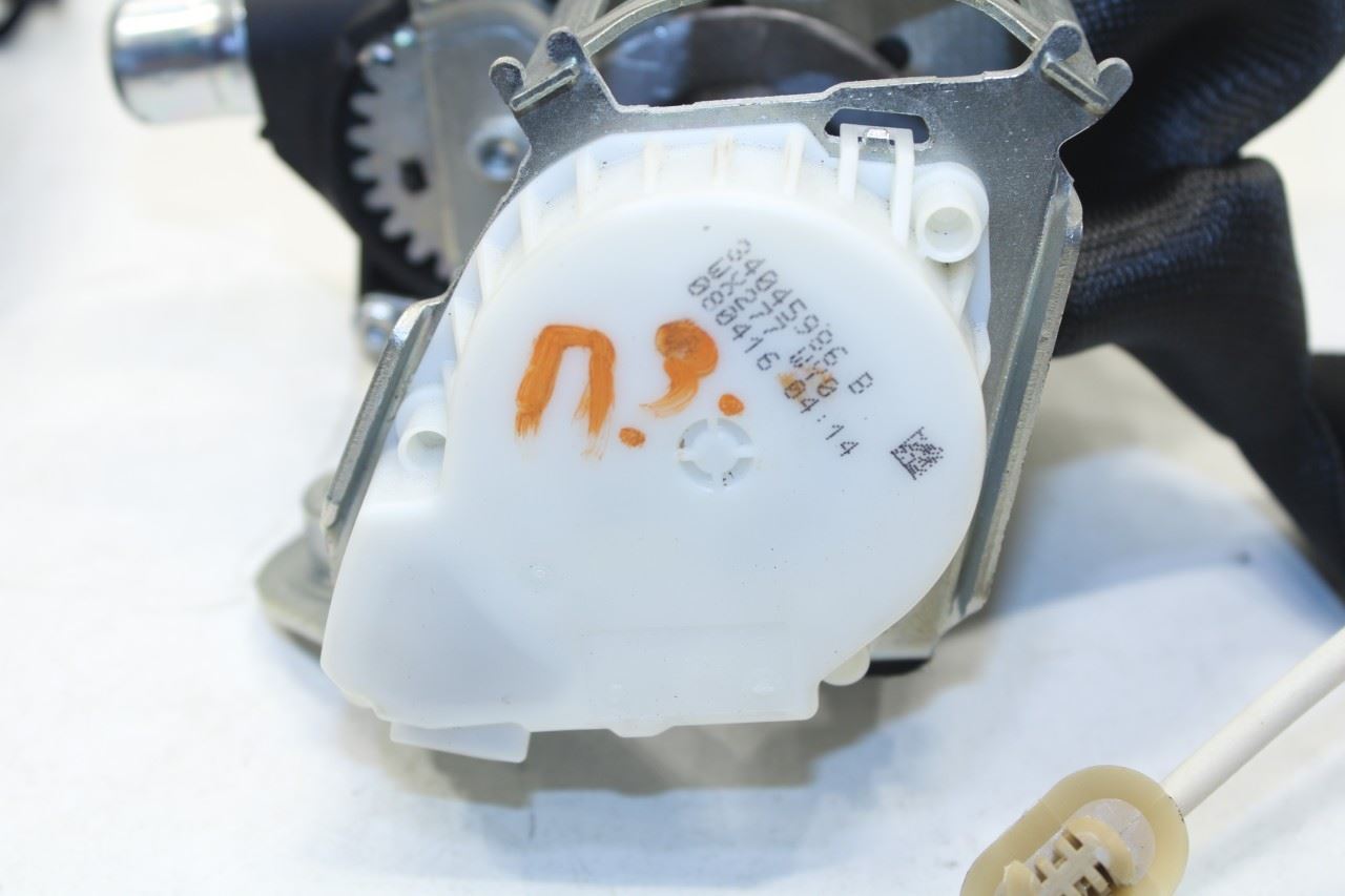 10-16 Porsche Panamera 4 AWD Rear Right or Left Side 2nd Row Seat Belt Retractor - Alshned Auto Parts