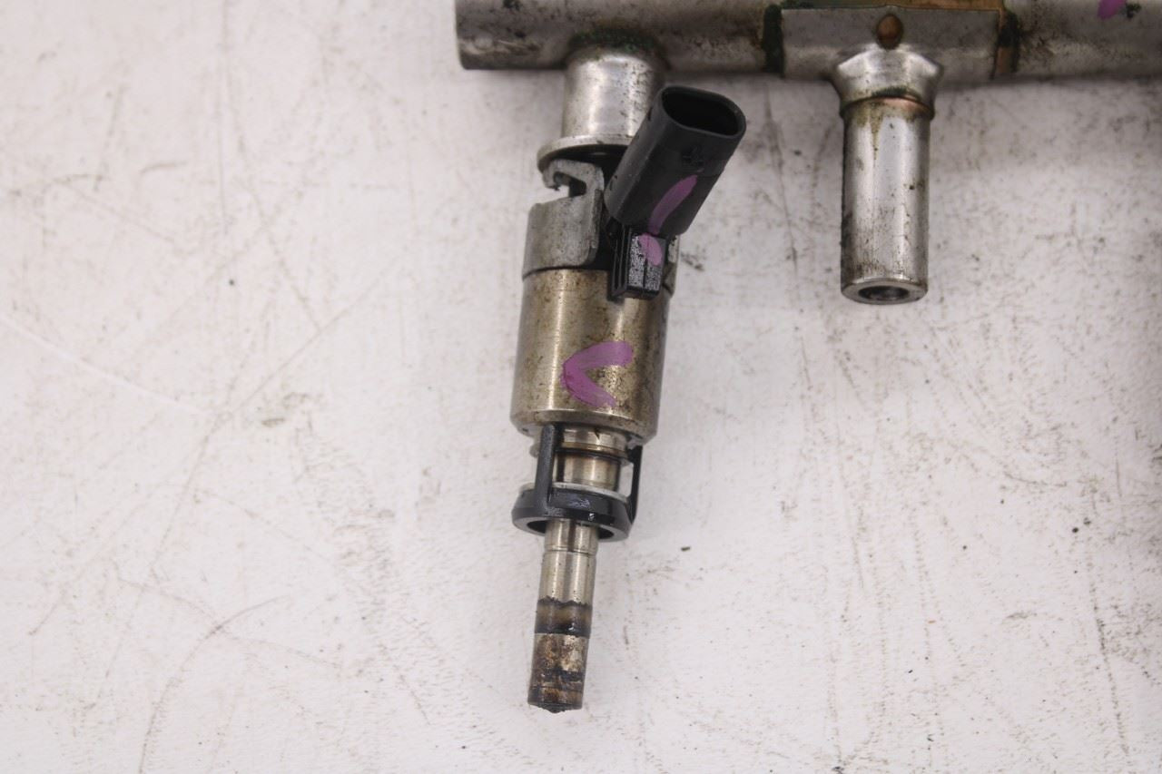 2013-2017 Audi Q5 Premium 2.0L Fuel Rail with Injectors 06H133317D OEM11