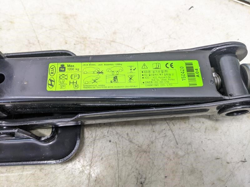 2013-2020 Hyundai Santa Fe Spare Tire Floor Jack 09110-2W000 OEM