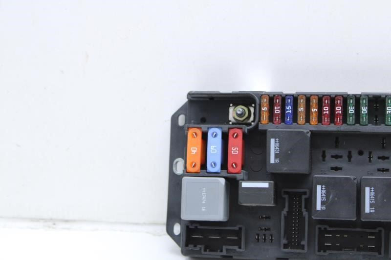 2007-2009 Land Rover Range Rover 4.2L Rear Fuse Relay Box Module YQE500370 OEM - Alshned Auto Parts