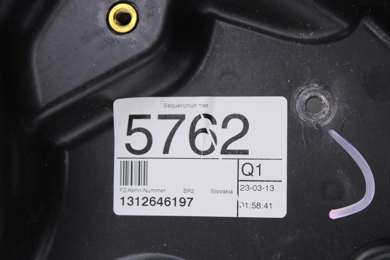 11-18 Porsche Cayenne S FR LH Door Window Regulator w/ Carrier and Motor *ReaD*11