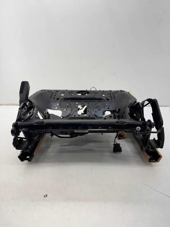 2011-18 Porsche Cayenne S 4.8L Front Passenger Right Side Seat Lower Track Frame5