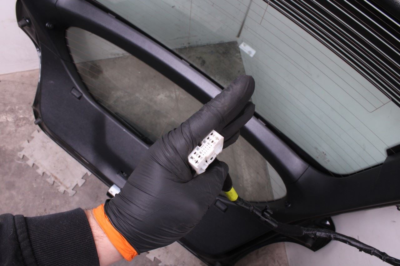 11-17 Hyundai Veloster Turbo Tailgate Back Door Shell Panel Assy 73700-2V014 OEM - Alshned Auto Parts