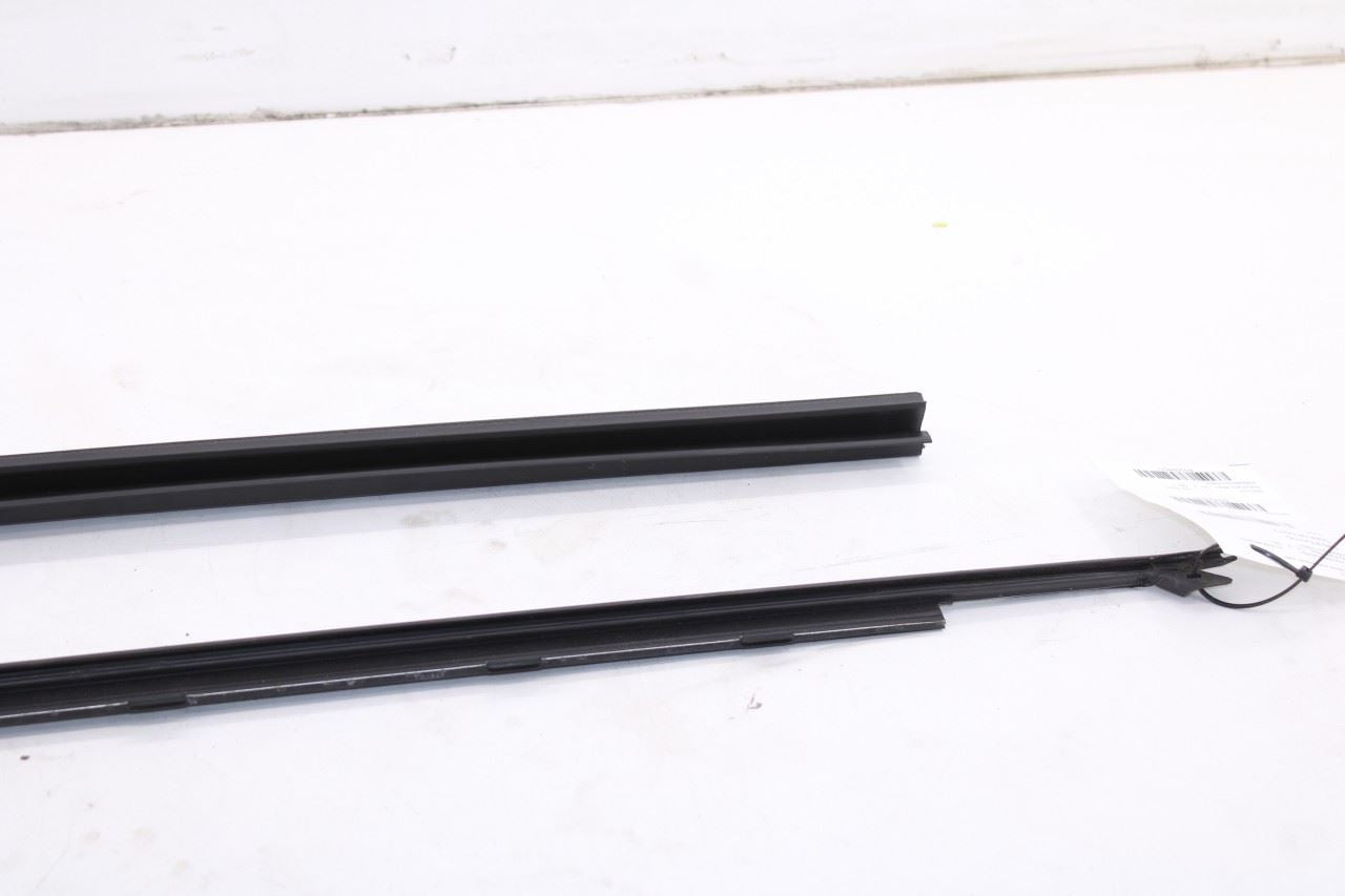 15-23 Ford Mustang Conv V6 2Dr Front Right Door Outer w/ Inner Belt Weatherstrip9