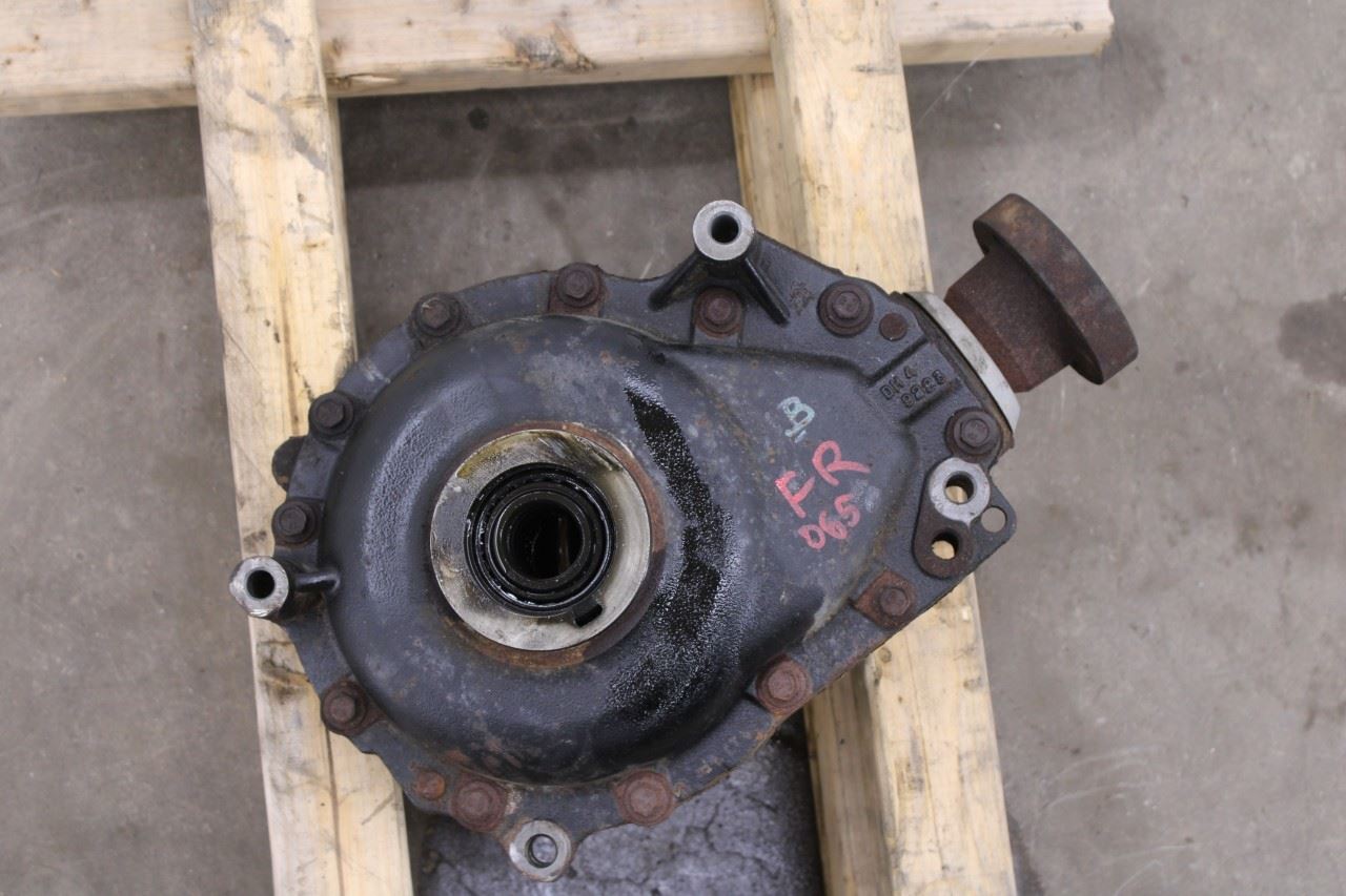 2010-12 Land Rover Range Rover HSE 5.0L 4WD Front Differential Carrier LR010798 - Alshned Auto Parts
