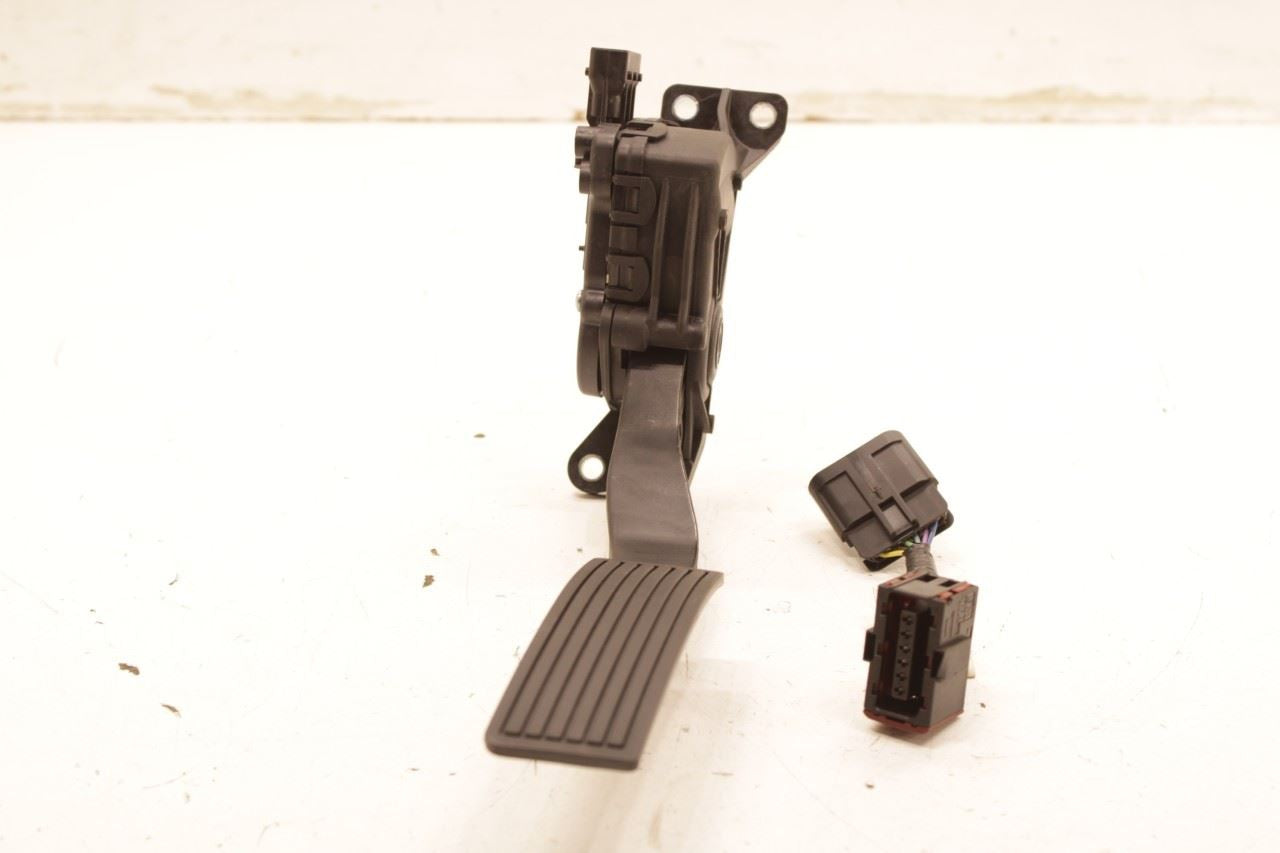 2022-2026 Isuzu NPR HD 6.0L Accelerator Throttle Gas Pedal Sensor 8976711520 OEM - Alshned Auto Parts