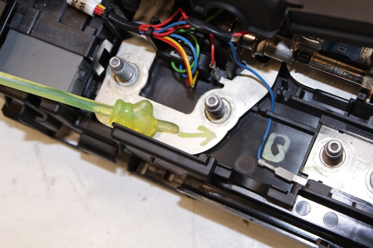 11-18 Porsche Cayenne Platinum AWD Engine Battery Junction Fuse Relay Box *ReaD* - Alshned Auto Parts