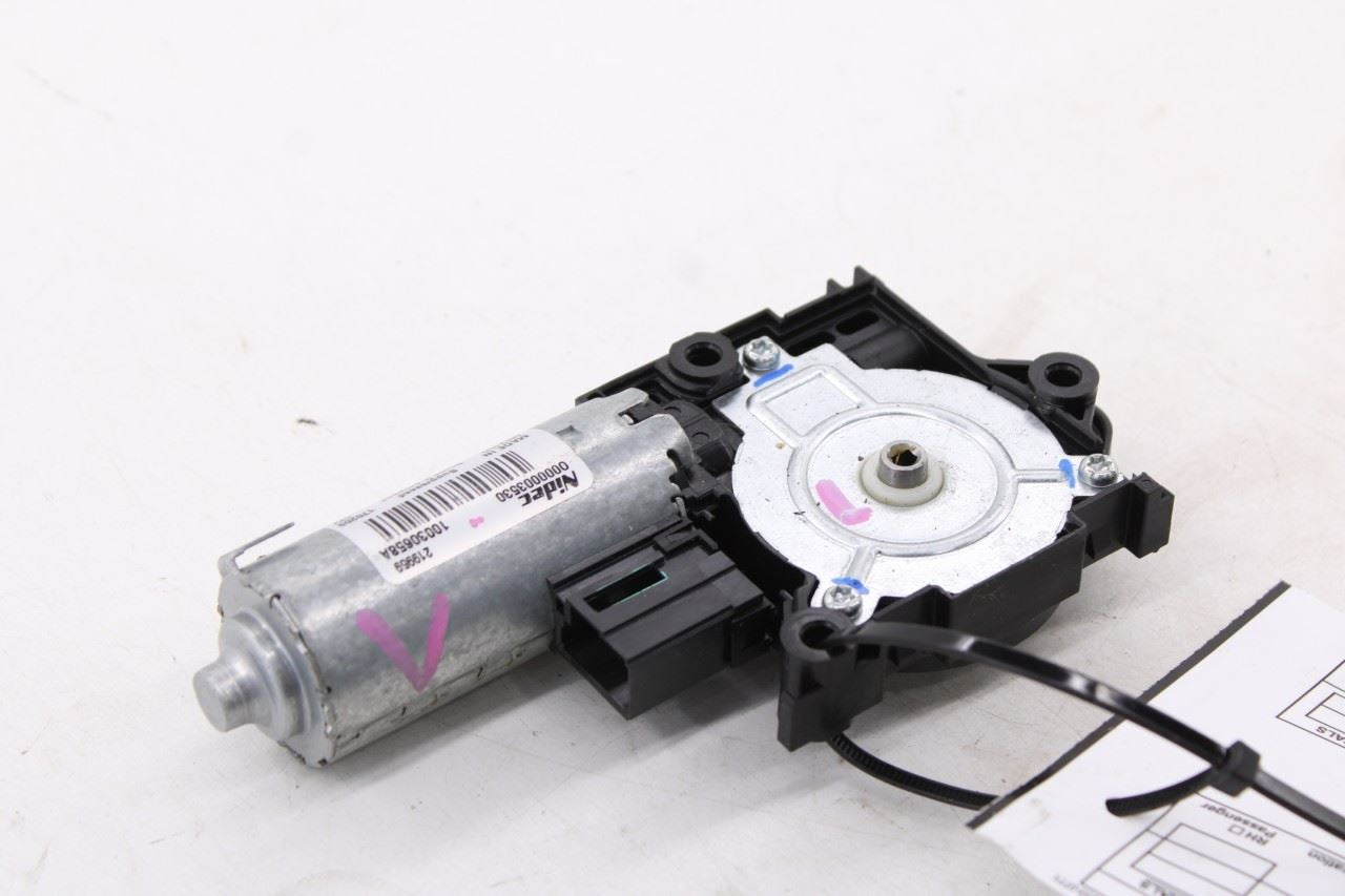 2018-2024 Chevrolet Equinox LT Rear Upper Roof Sunroof Sunshade Motor 8428721511