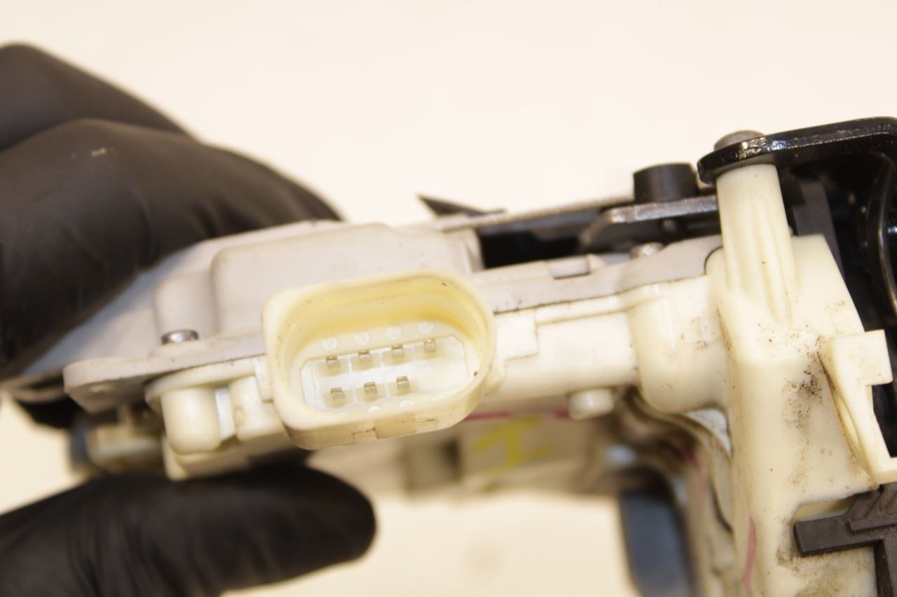 11-2018 Porsche Cayenne Platinum Front Right Door Lock Latch Actuator 8J1837016B - Alshned Auto Parts