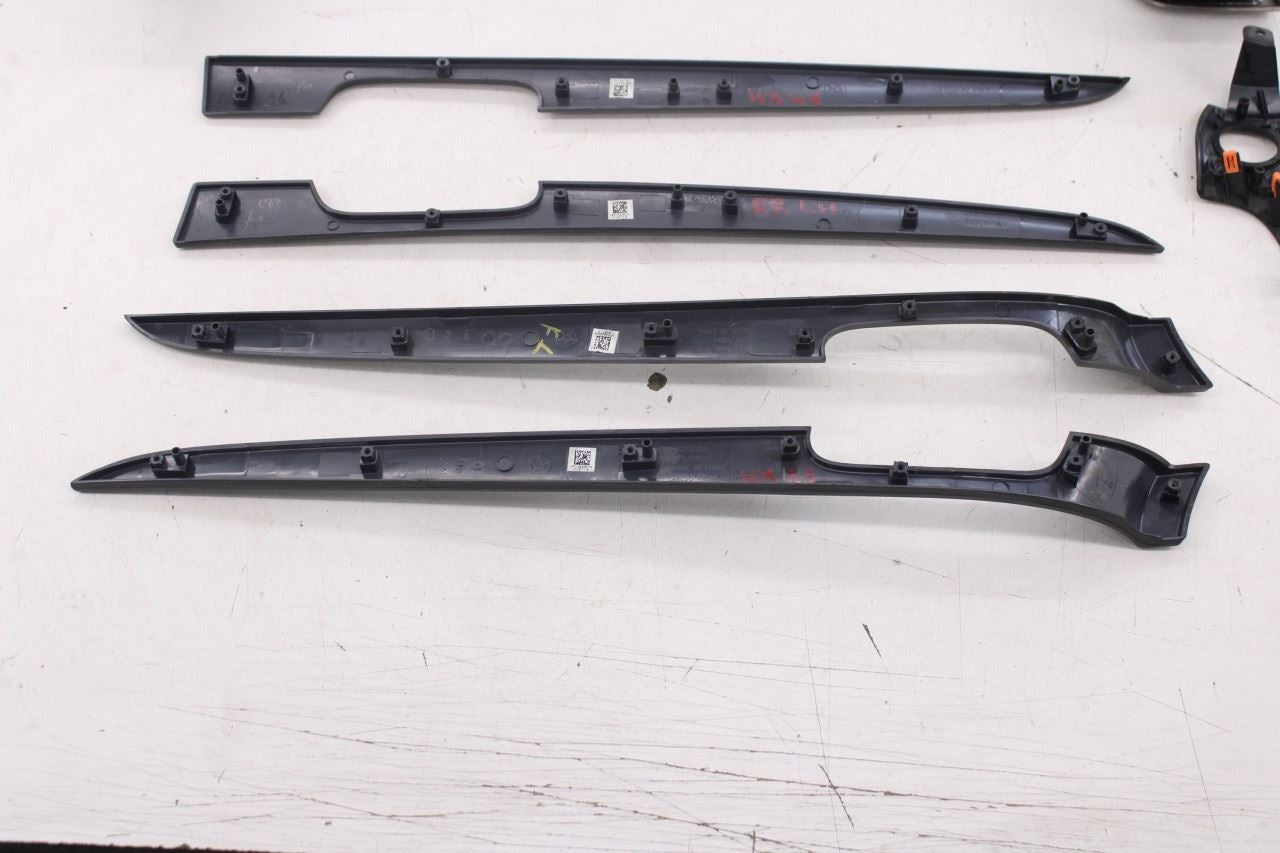 19-21 Jeep Grand Cherokee Laredo X 4x4 Door and Dash Trim and Air Vent Set of 917