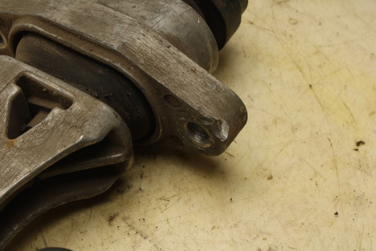 19-24 Kia Forte LXS 2.0L Front Engine Torque Roll Rod Mount Bracket 21950-M6150 - Alshned Auto Parts