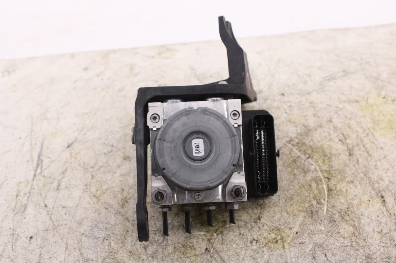 2018-2019 Chevrolet Equinox LT 1.5L ABS Anti Lock Brake Pump Control Module OEM7