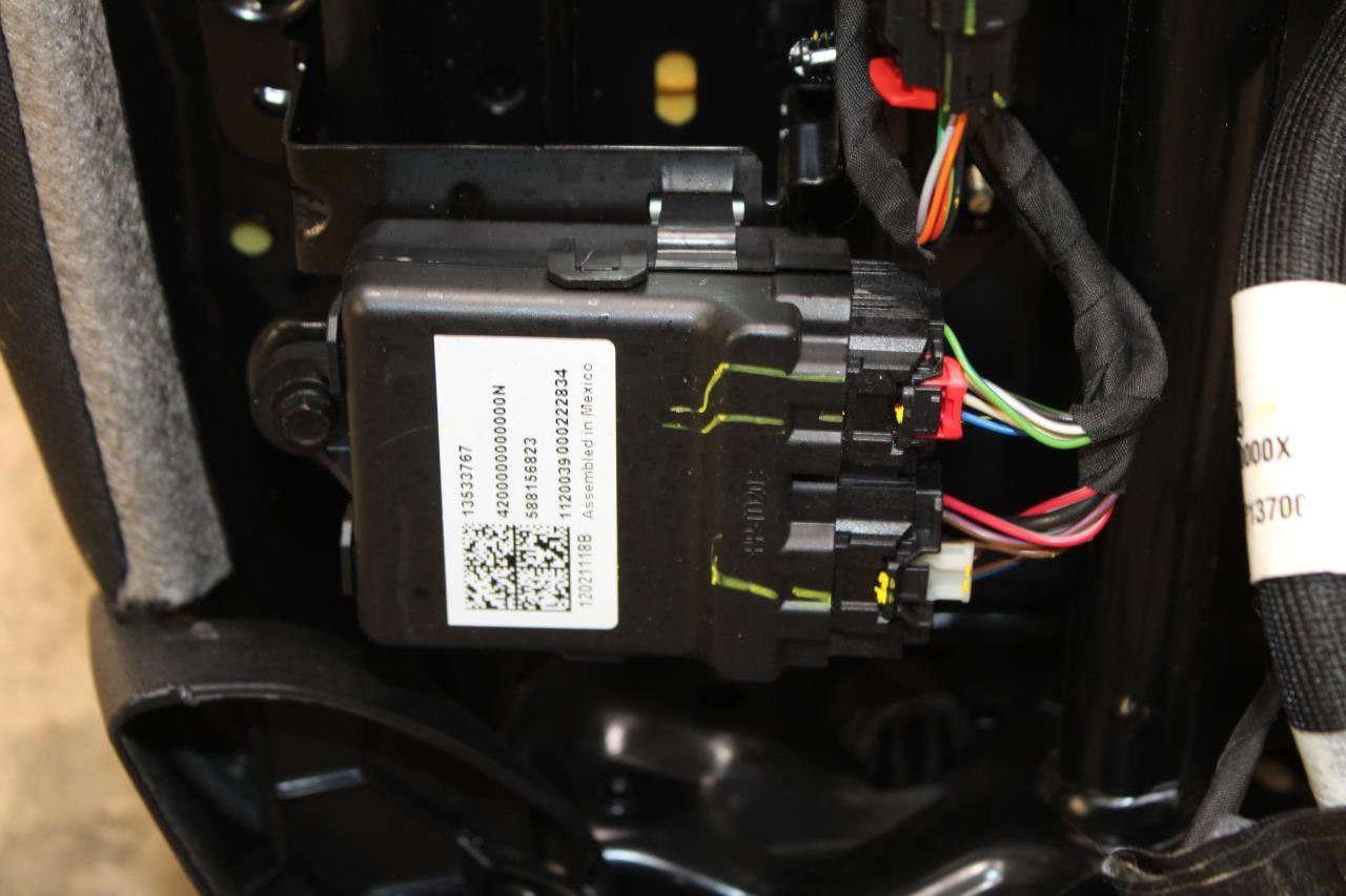 2018-24 Chevrolet Equinox LT Front RH Side Seat Complete w/ Buckle 13525391 OEM - Alshned Auto Parts