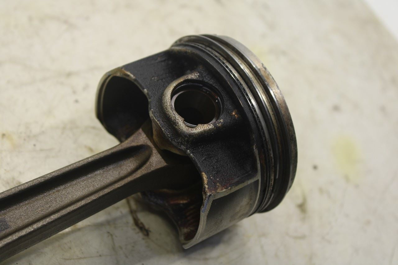 2017-22 Alfa Romeo Giulia Ti 2.0L AWD Engine Piston 2 w/ Connecting Rod 50052788 - Alshned Auto Parts