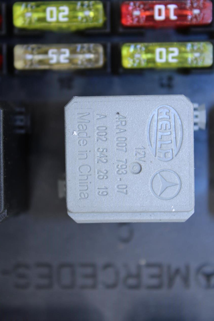07-10 Mercedes-Benz S550 Under Hood Fuse Relay Junction Box w/ SAM 221-545-16-01 - Alshned Auto Parts
